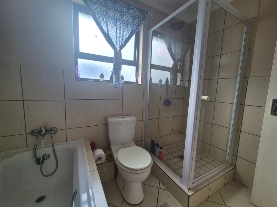 To Let 2 Bedroom Property for Rent in Burgundy Estate Western Cape